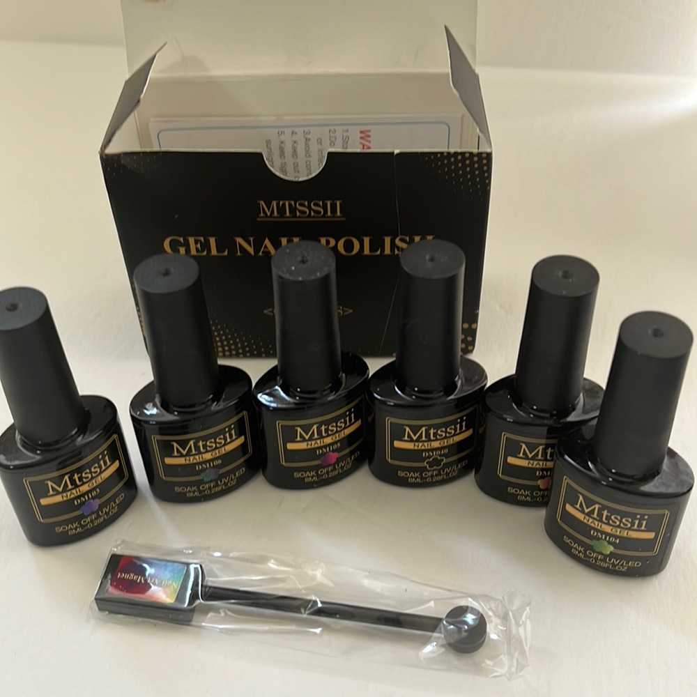 14. / Magnetic Nail Polish